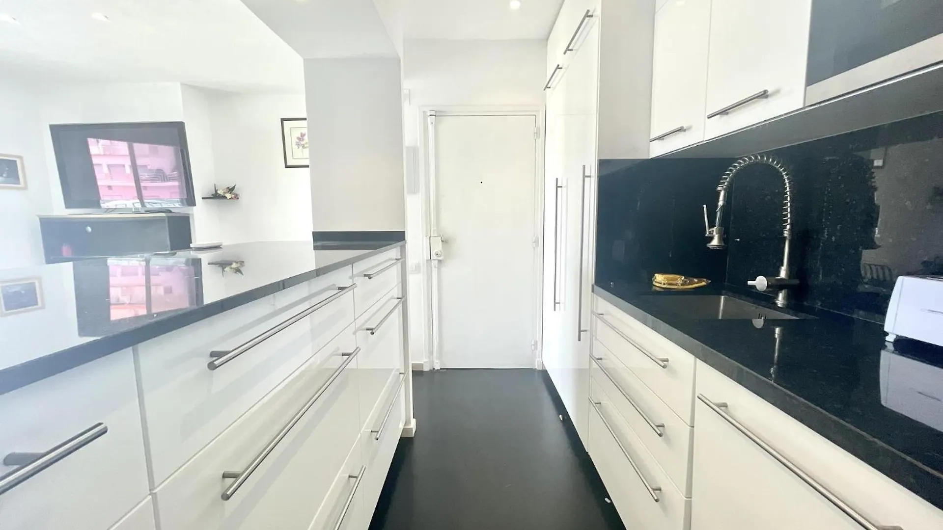 Delfin 7D Apartment Roses
